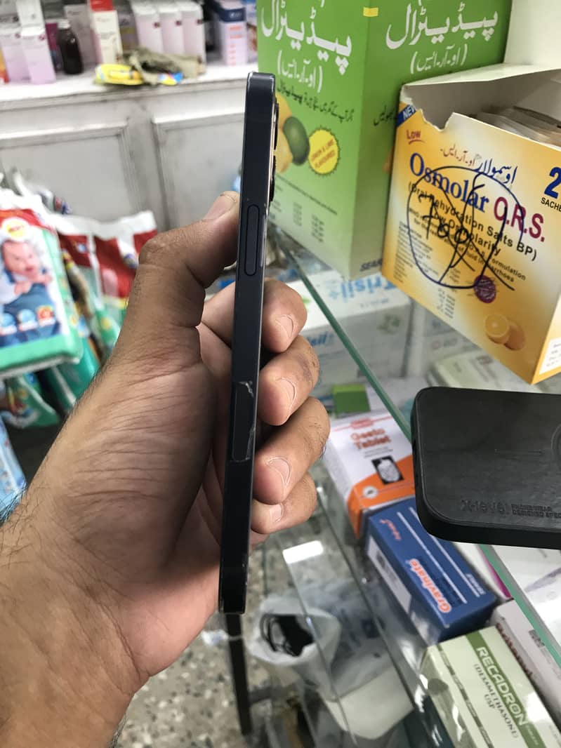 Apple iPhone 12 7