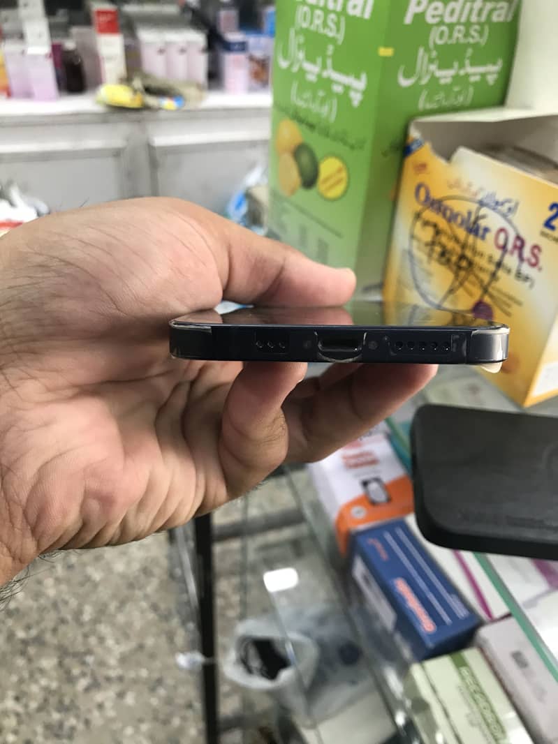 Apple iPhone 12 8