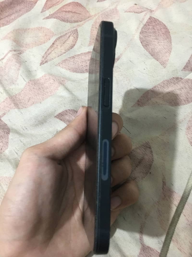 Apple iPhone 14 3