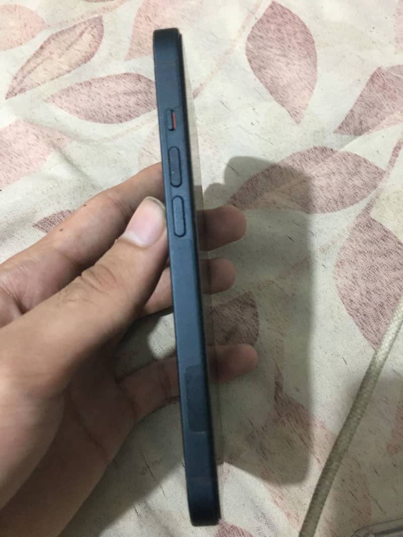 Apple iPhone 14 4