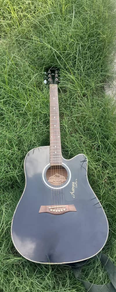 ASTRACA ACOUSTIC GUITAR FOR SALE