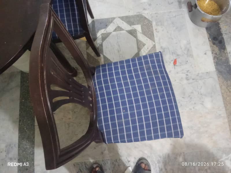 6 seater dining table 0