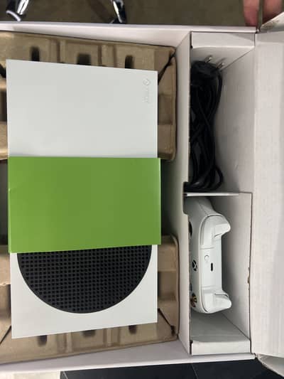 Xbox Series s with box and orignal controller