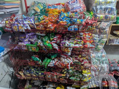 Lays Stand Racks XL size with 6 trays 25kg se ziyadah weight hai.