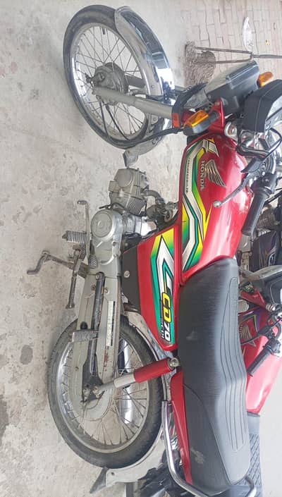 honda CD 70 total geniun. 25000 km chali hvi.