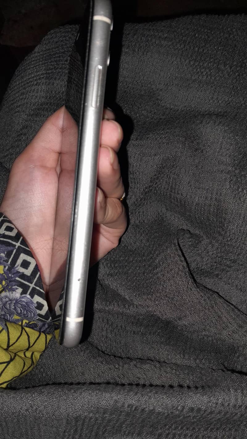 Apple iPhone 11 4