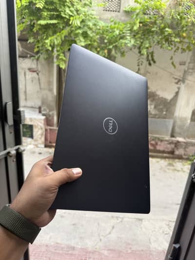 Dell latitude 5501 | i5 9th gen | 8 gb 256 ssd | with H processor 15’’