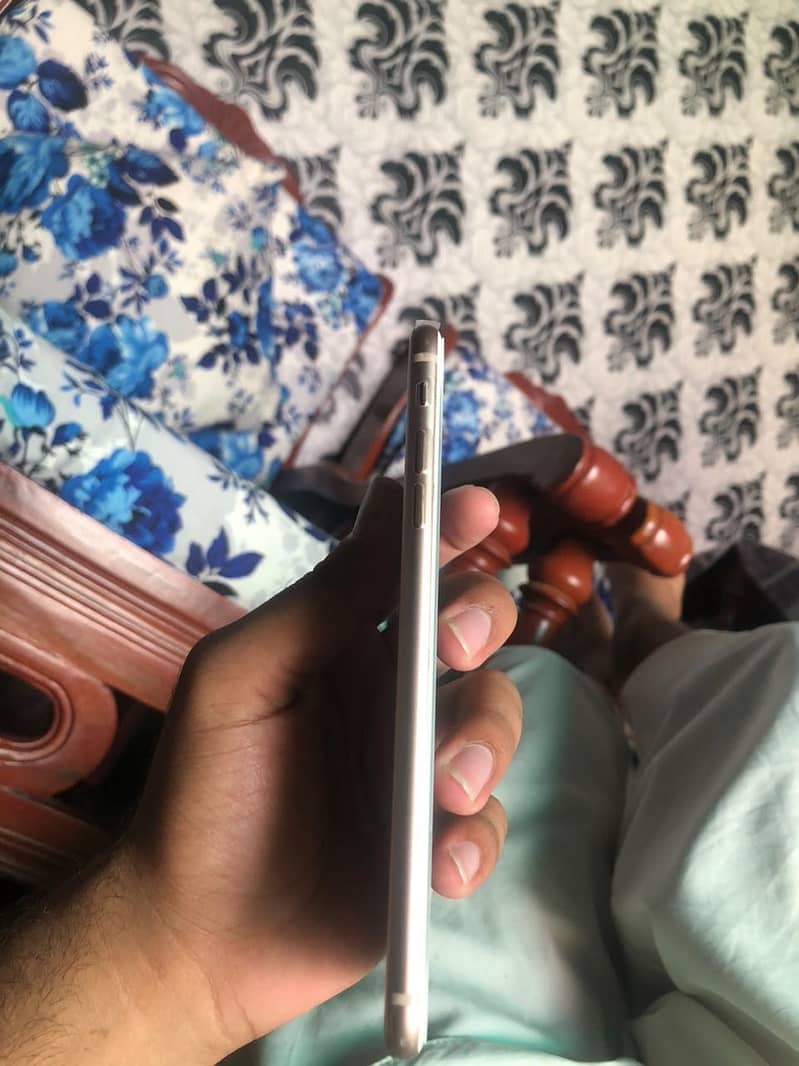 Apple iPhone 8 Plus 4