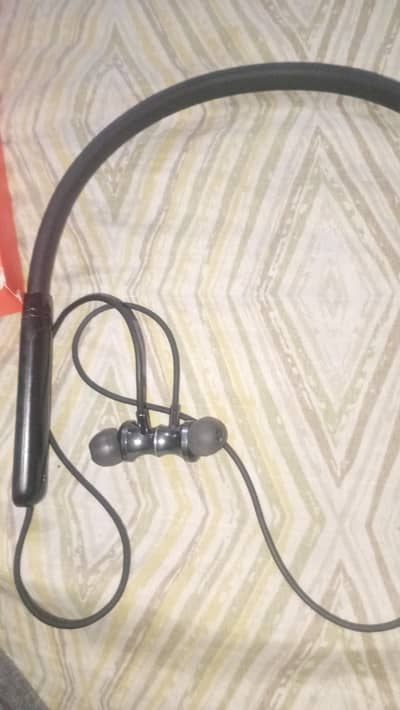 iam selling neckband