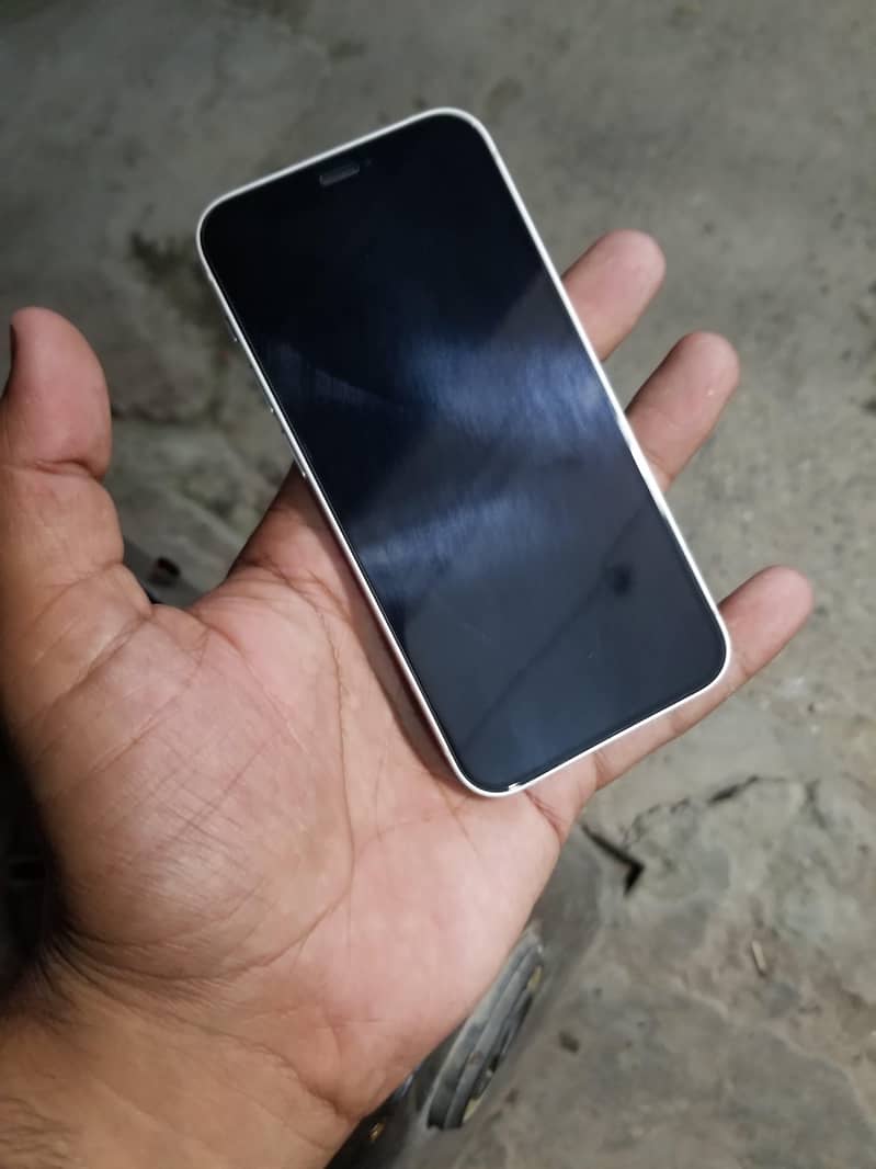Apple iPhone 12 mini 4
