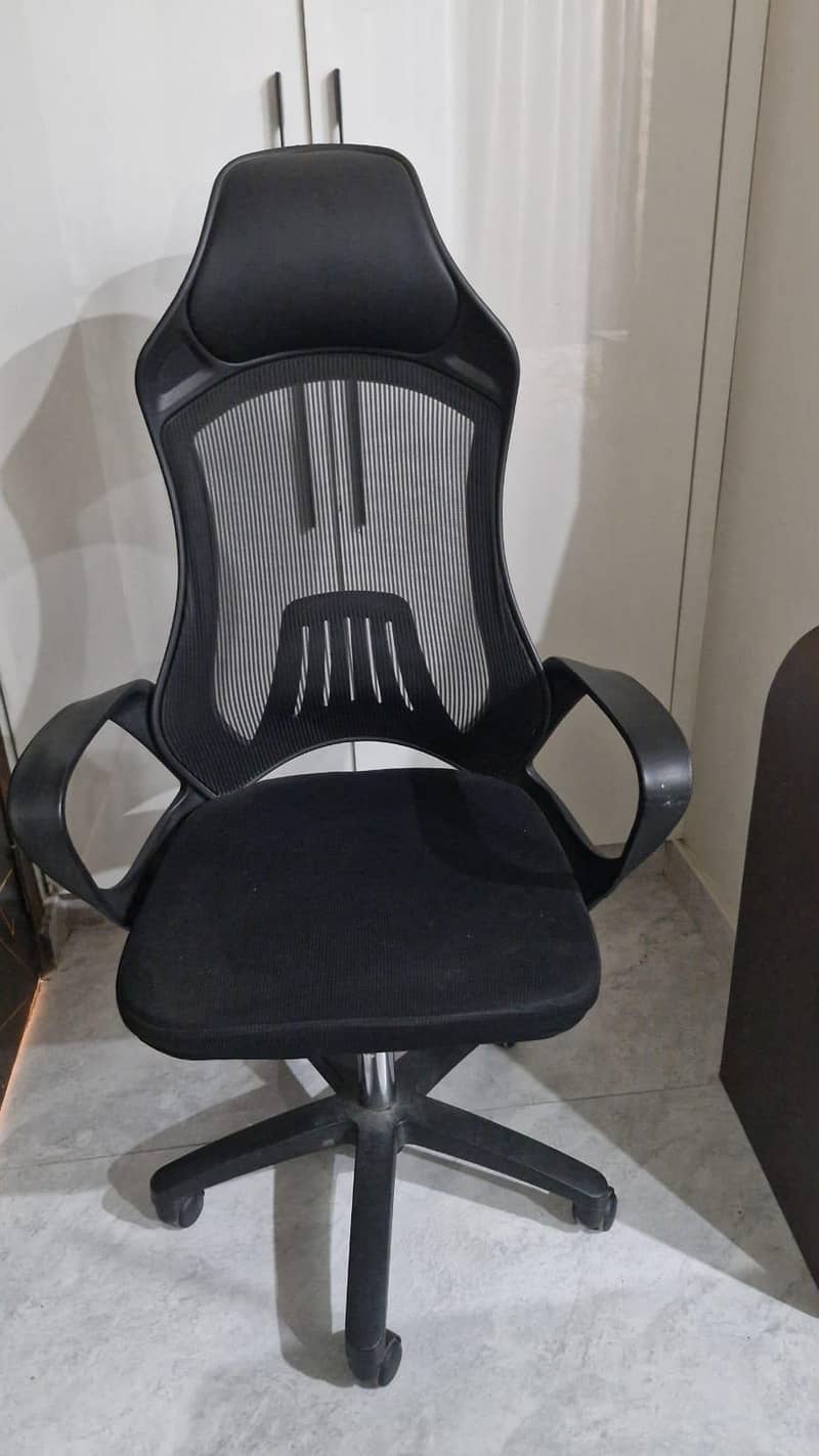 Computer Chair and table 0