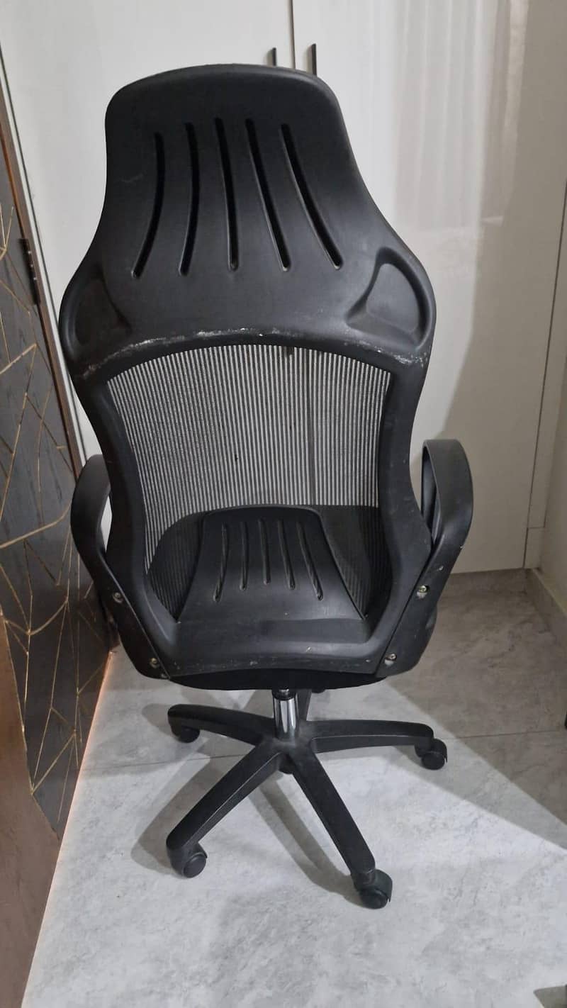 Computer Chair and table 1