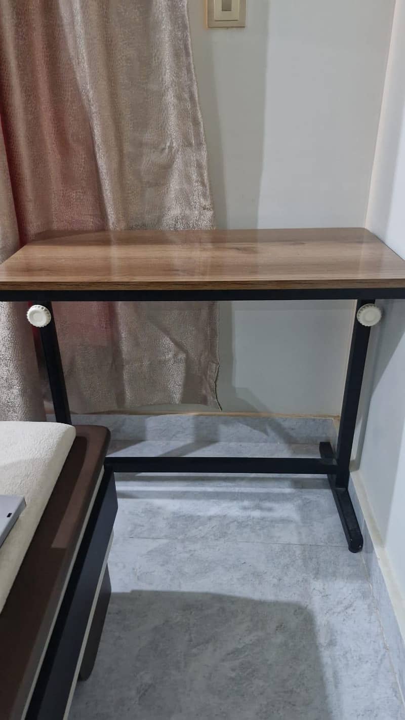 Computer Chair and table 4