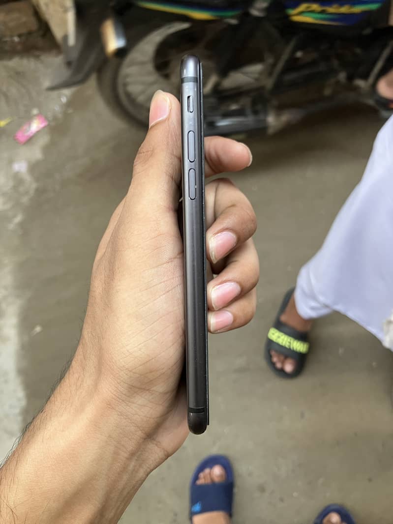Apple iPhone 8 6