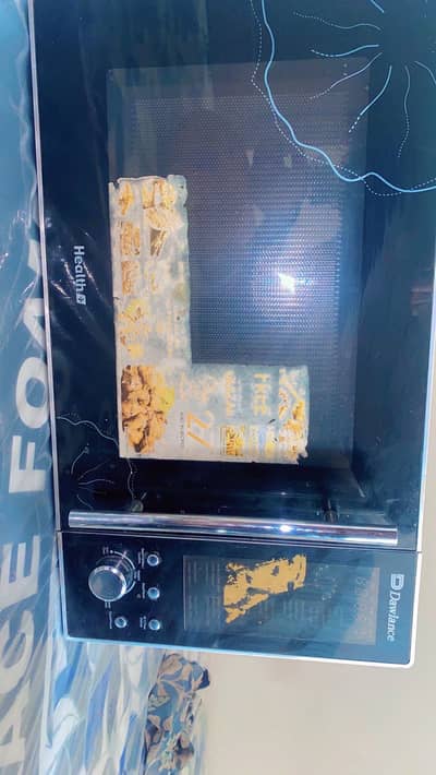 Microwave oven with grill