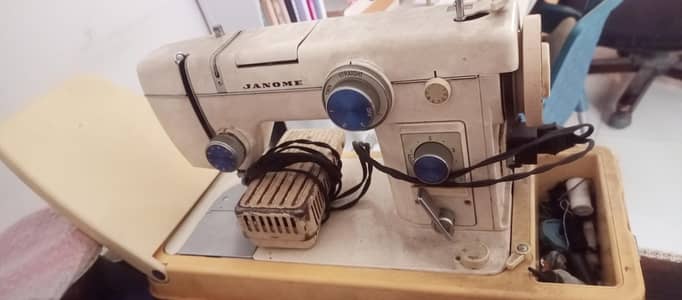 janome sewing machine READ DESCRIPTION