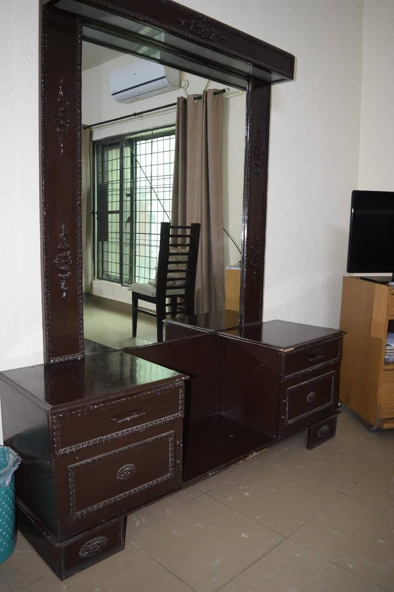 dressing table 1