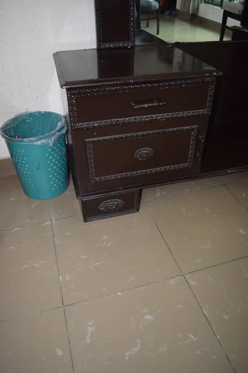 dressing table 2