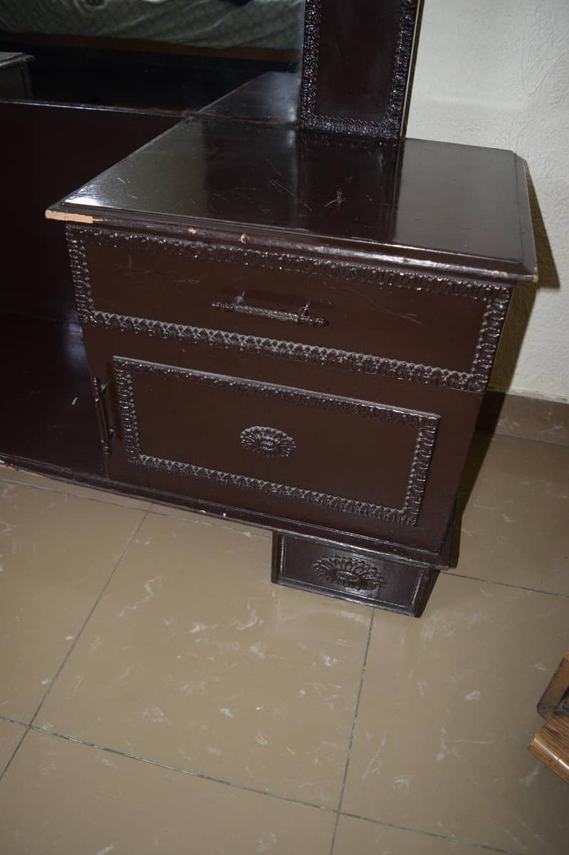 dressing table 3