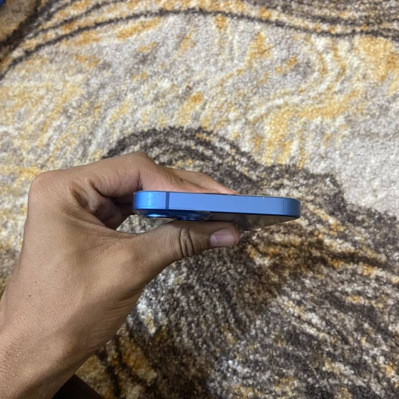 Apple iPhone 13 1