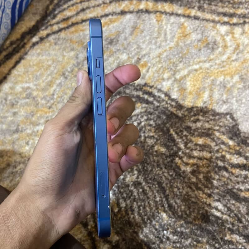 Apple iPhone 13 2