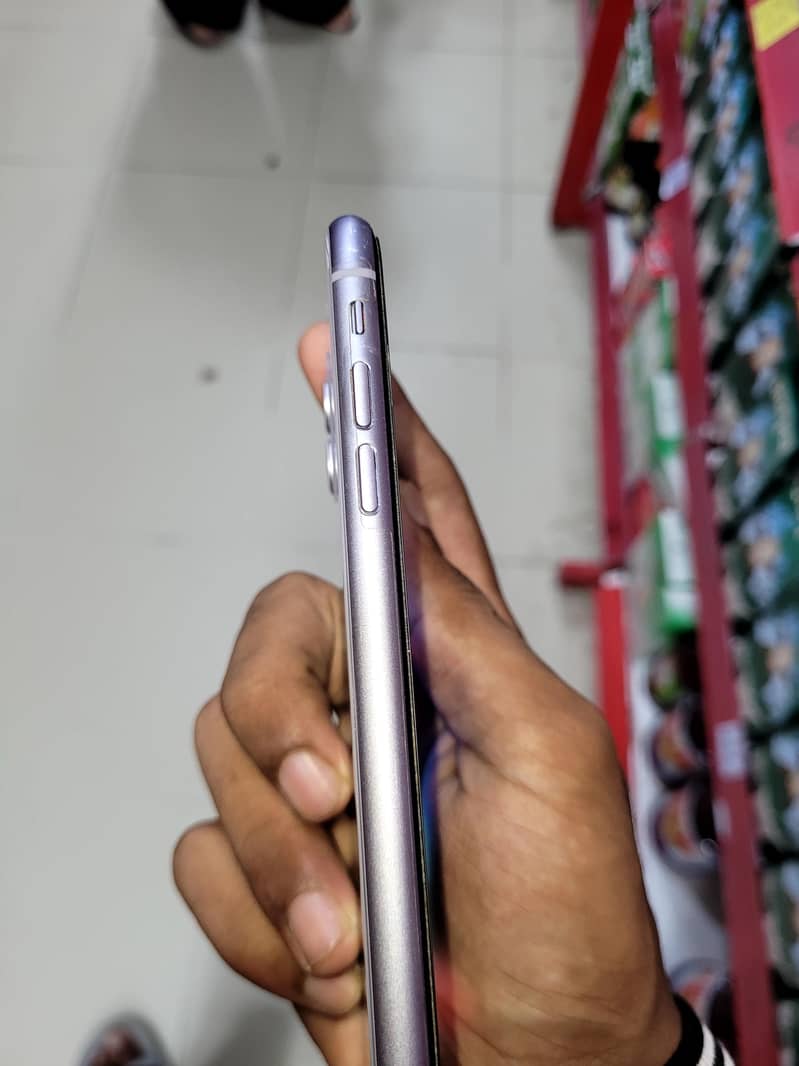 Apple iPhone 11 3