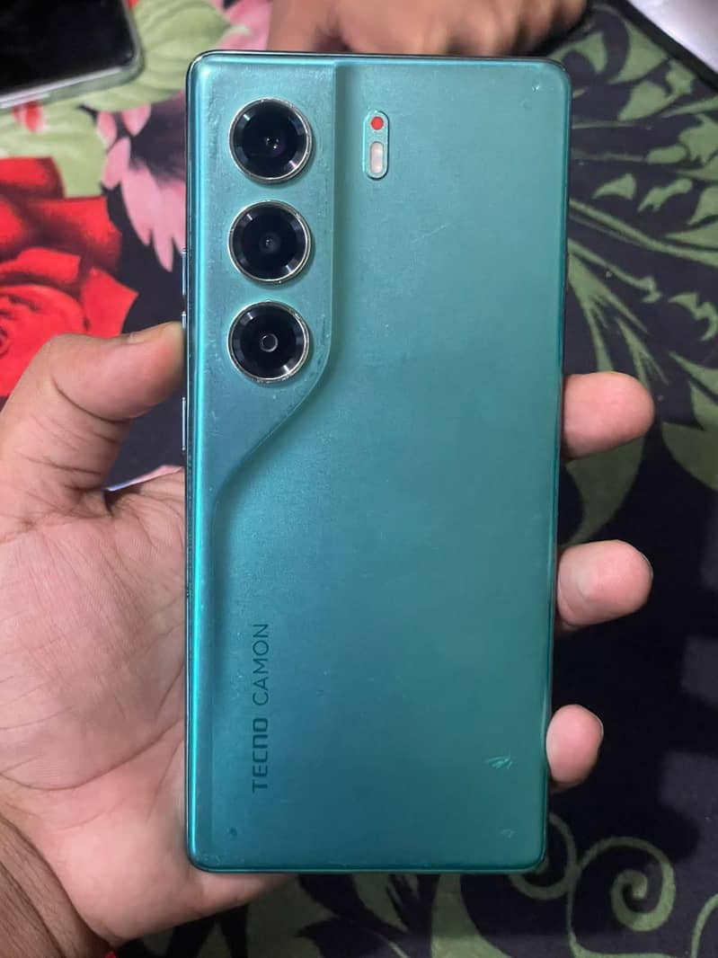 Tecno CAMON 40 1
