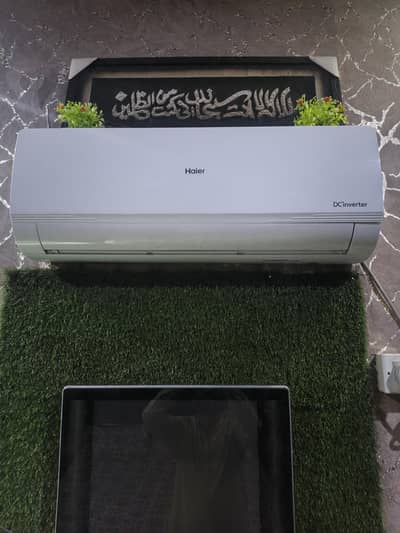 Haier Dc inverter 1.0 ton Ac one 1 year used look like brand new