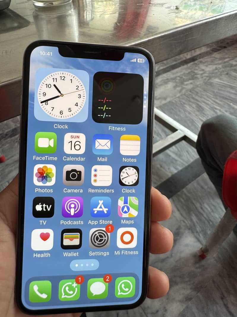 Apple iPhone X 4