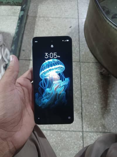 8/256 ma ha mobile bilkul net and clean ha koi folt nhi ha 10/10 ha