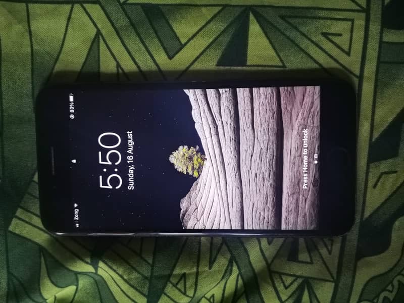 Apple iPhone 7 Plus 0