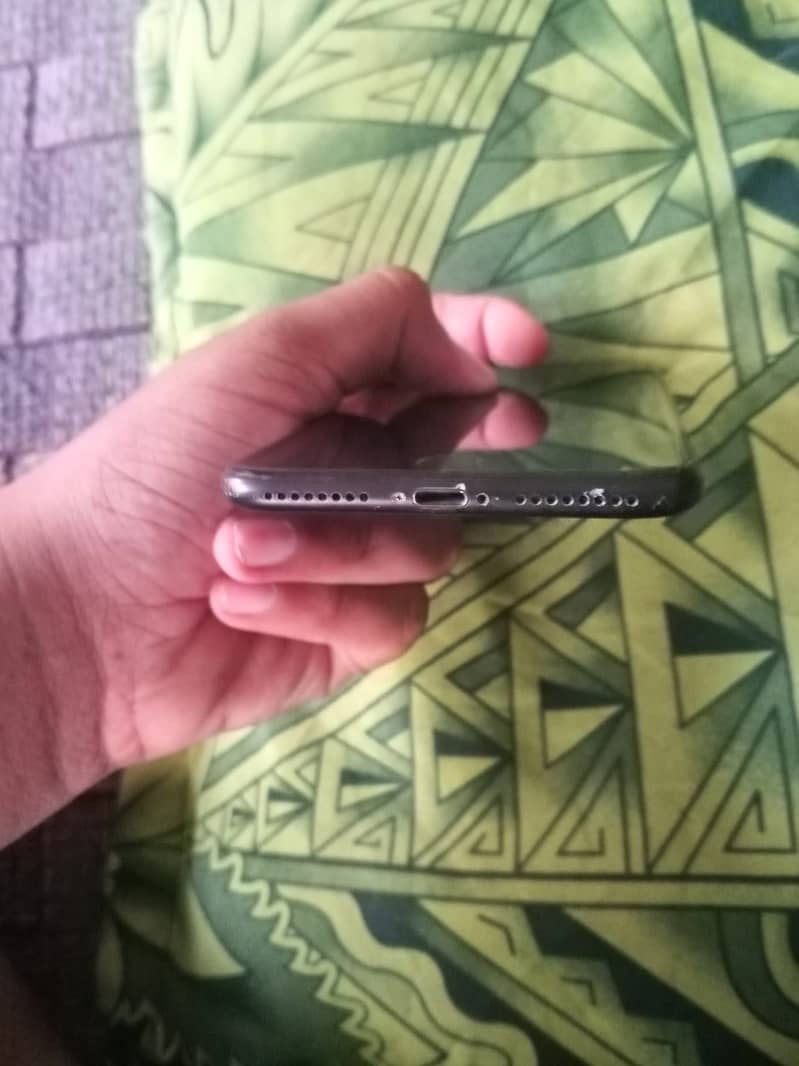 Apple iPhone 7 Plus 2