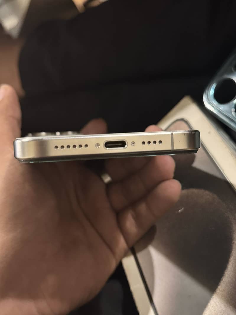 iPhone 15 Pro Max 1