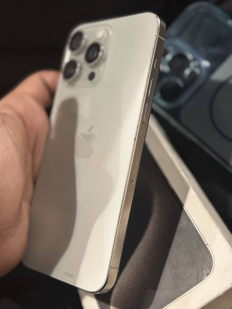 iPhone 15 Pro Max 2