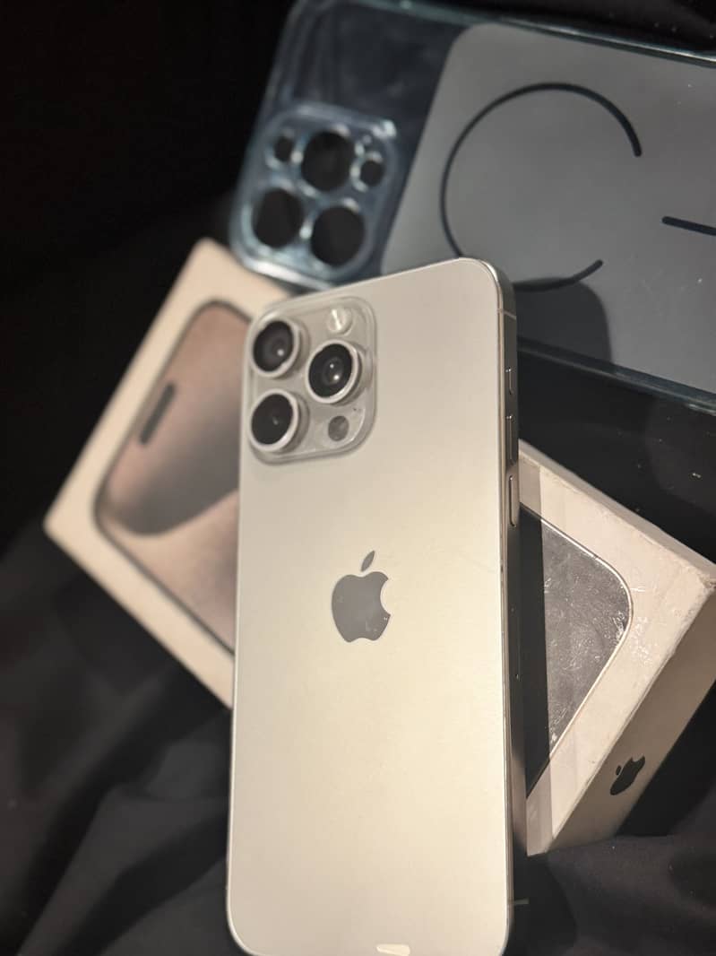 iPhone 15 Pro Max 4