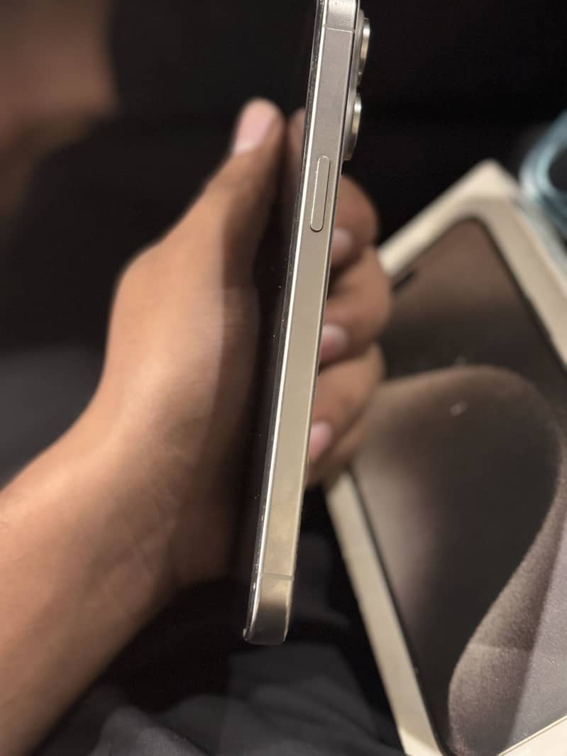 iPhone 15 Pro Max 5
