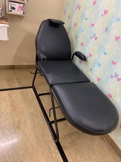 Parlour facial bed