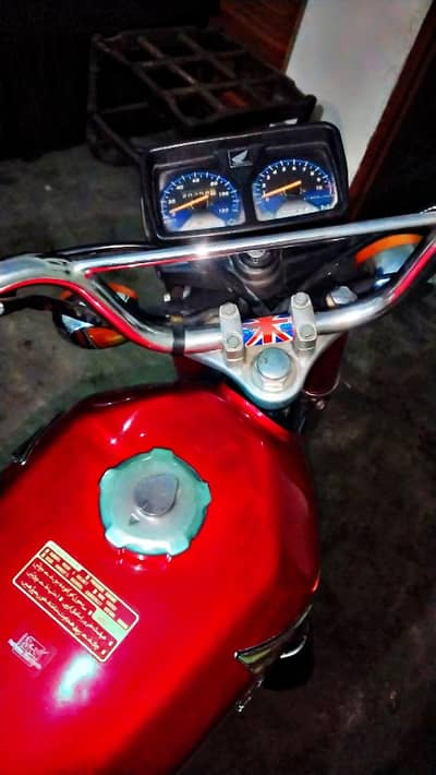 I sell my Honda 125 urgent sale serious buyer contact 03034233086