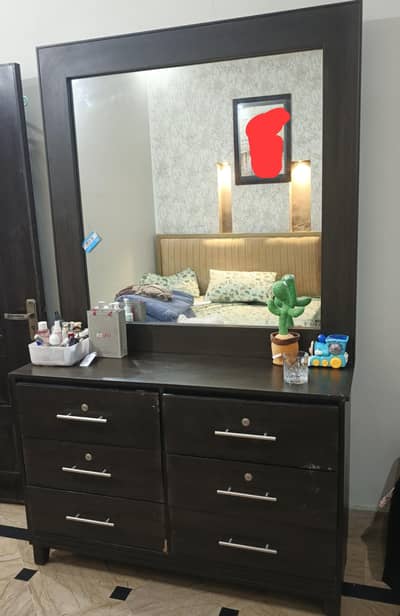 dressing table/ dresser
