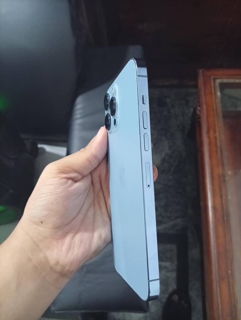 Apple iPhone 13 Pro Max 3