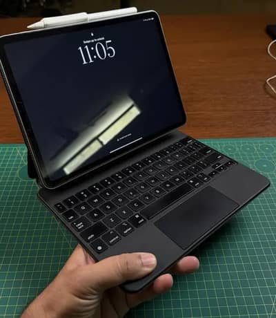 Apple iPad Pro M2 Pen keyboard