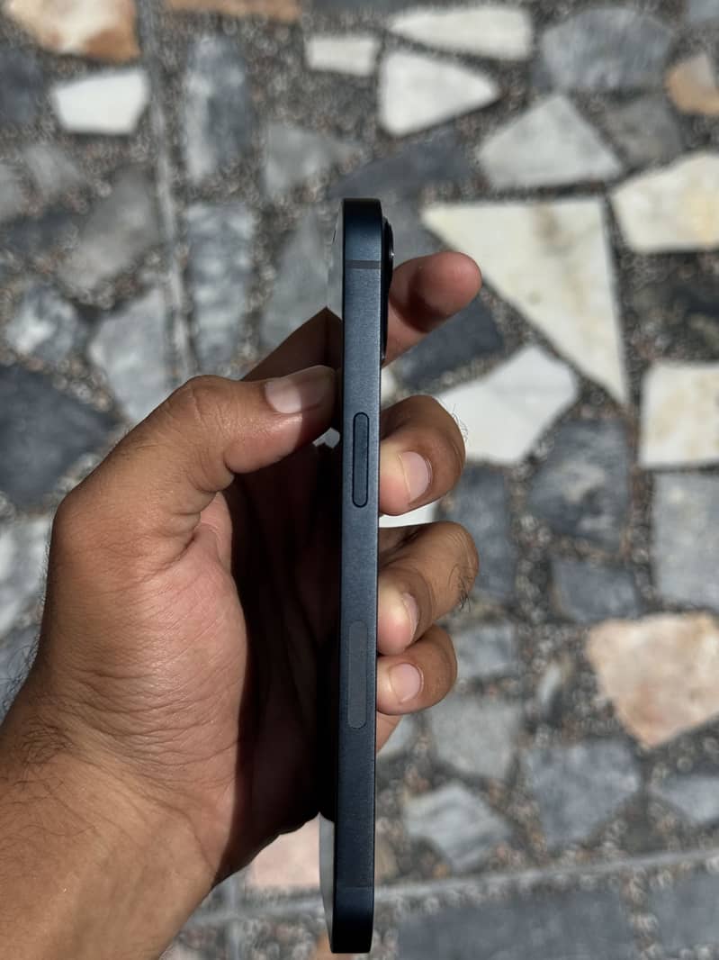 Apple iPhone 13 2