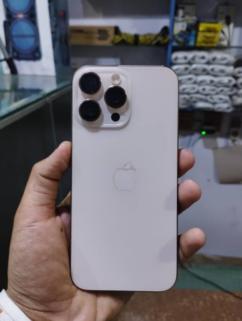 Apple iPhone 16 Pro Max 0