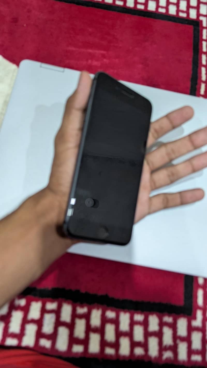 Apple iPhone 8 Plus 3