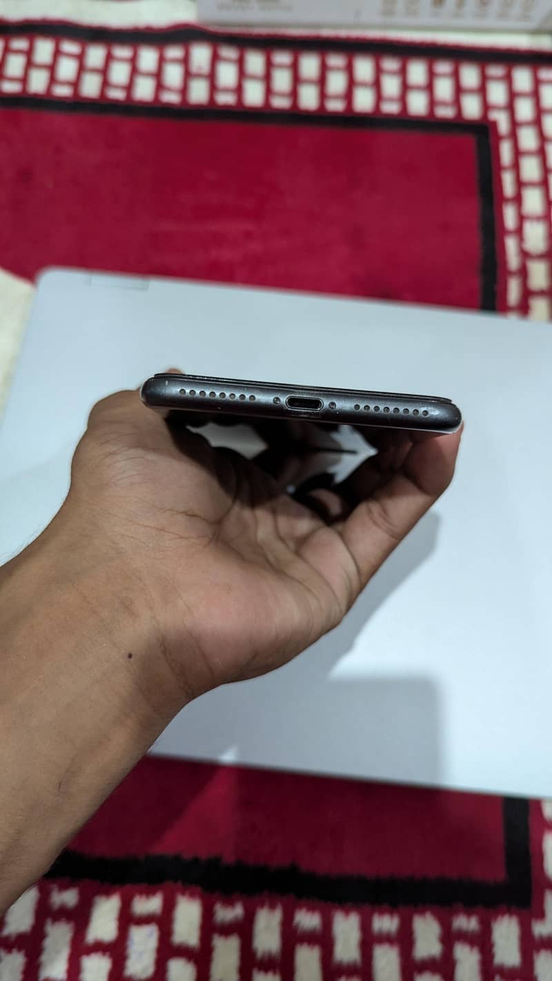 Apple iPhone 8 Plus 5