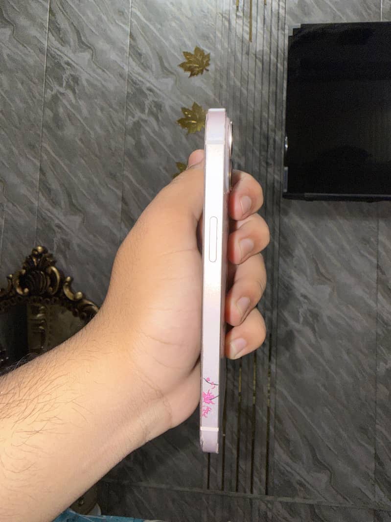 Apple iPhone 13 1