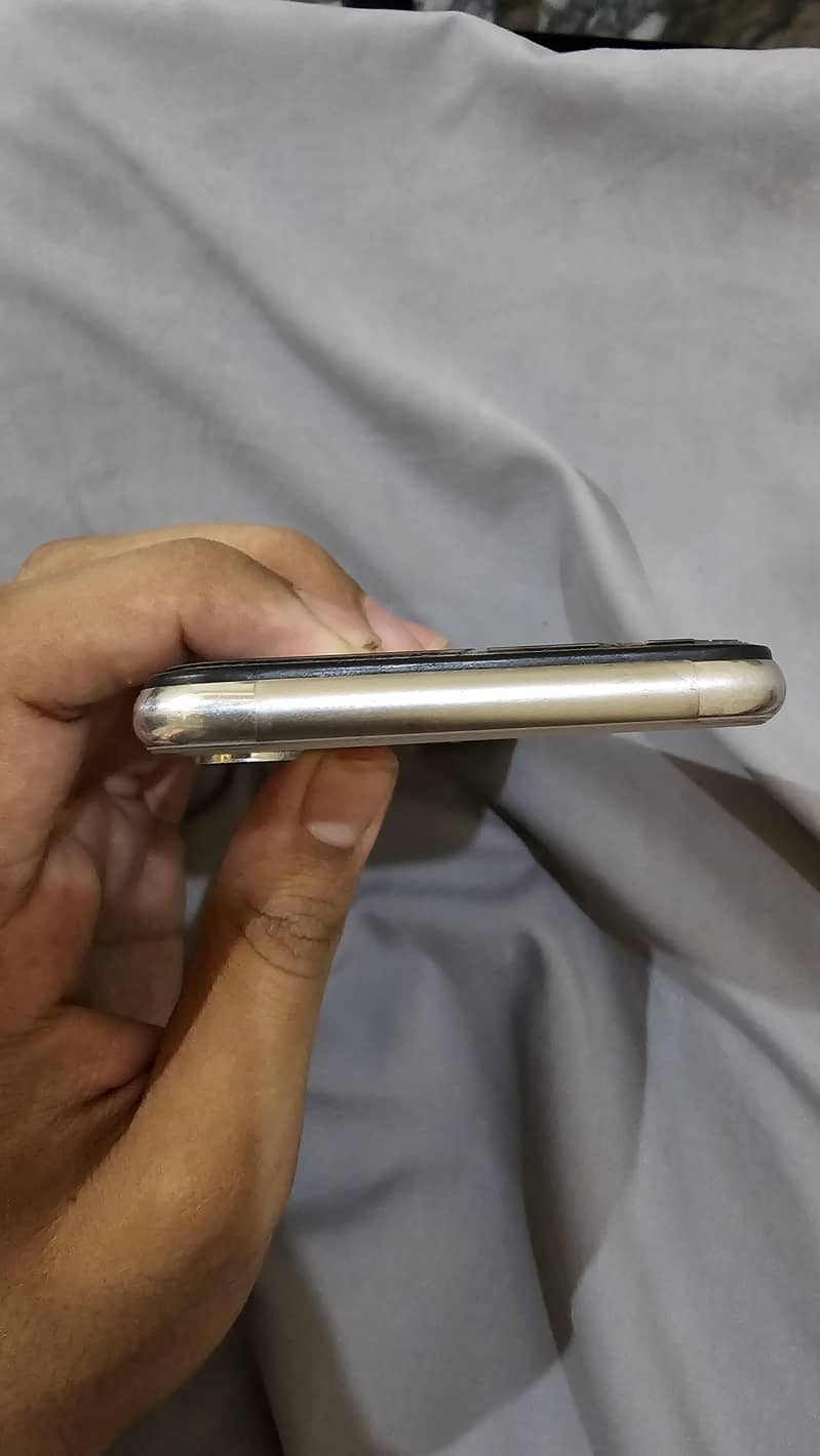 Apple iPhone X 3