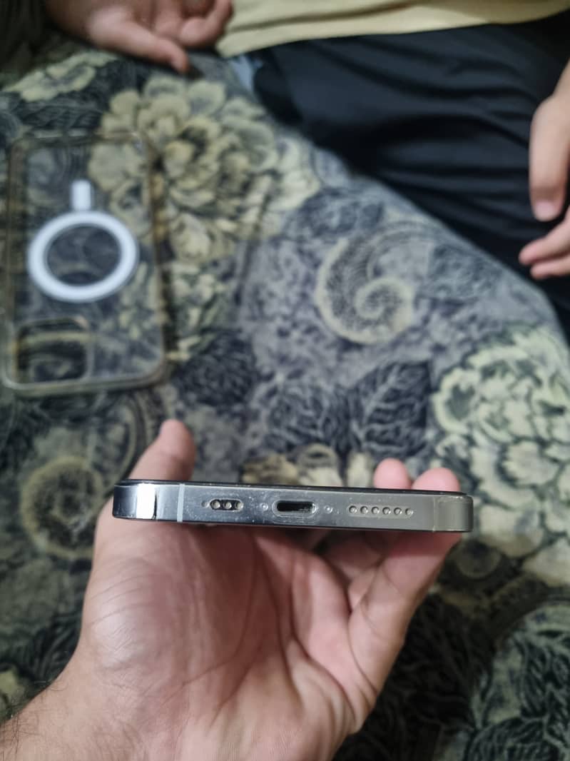 Apple iPhone 13 Pro Max 3