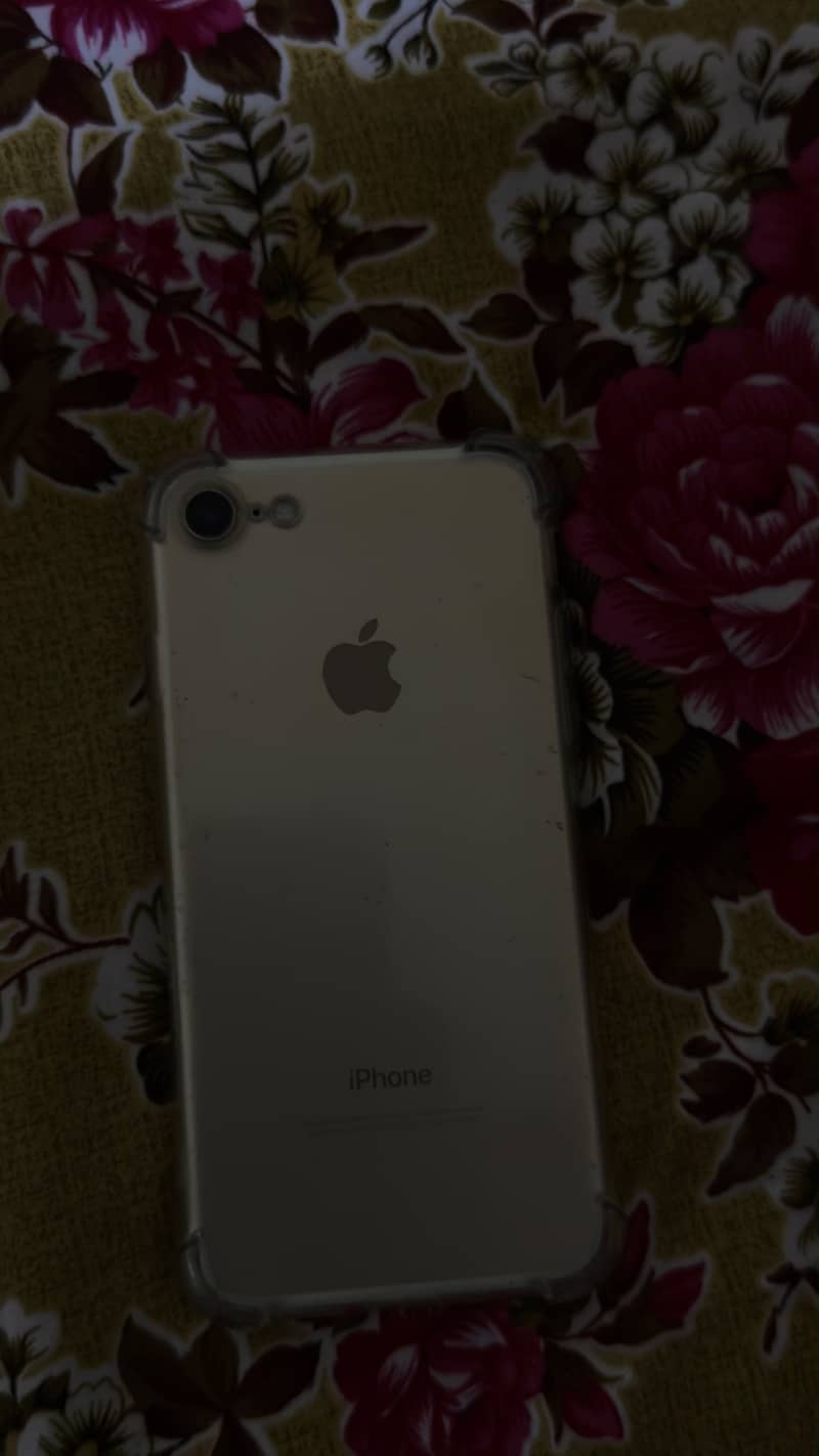Apple iPhone 7 0