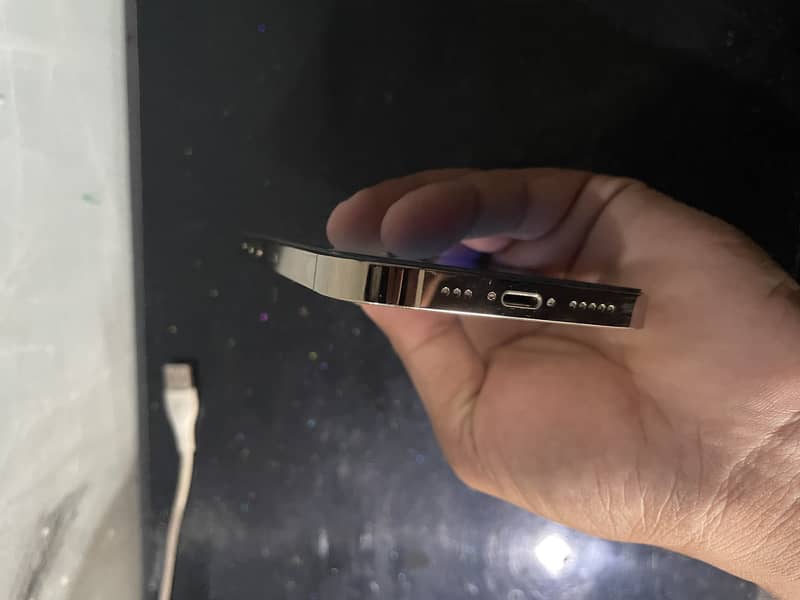 Apple iPhone 13 Pro 4